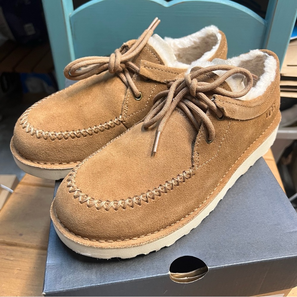 UGG Campout lace low boots